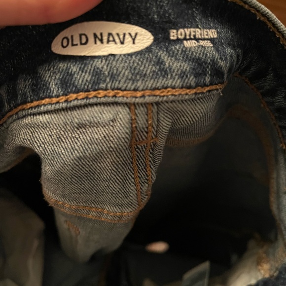 Old Navy women’s boyfriend mid rise distressed jeans - Picture 2 of 4